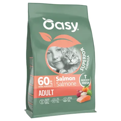 Oasy Superior Formula Adult, 60 % eläinperäisiä ainesosia, tuore lohi ensimmäisenä ainesosana, oikea ruoansulatus, iho ja turkki, hajujen hallinta. Pakkaus, jossa kuva lapsesta ja kissasta. Oasy Superior Formula Adult, 60 % eläinperäisiä ainesosia, tuore lohi ensimmäisenä ainesosana, oikea ruoansulatus, iho ja turkki, hajujen hallinta. Pakkaus, jossa kuva lapsesta ja kissasta.
