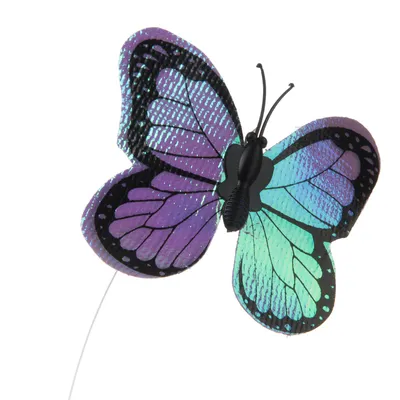 Spielzeug-Schmetterling mit lila und türkisfarbenen Flügeln, befestigt an einem Draht.