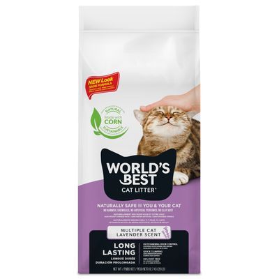 WORLD'S BEST Cat Litter, multiple cat lavender scent, long lasting. Natuurlijk veilig, gemaakt met maïs. Nieuwe look, zelfde formule. Kat wordt geaaid op de verpakking.