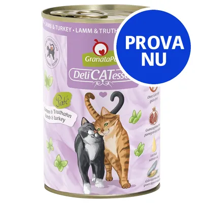 GranataPet DeliCATessen Lamm & Truthahn, paté. Text: PROVA NU i blå cirkel. Bild på två katter och ingredienssymboler på burkens etikett.