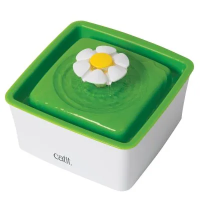 Fontanella per animali Catit, quadrata con bordo verde e fiore bianco e giallo al centro, acqua visibile in movimento.