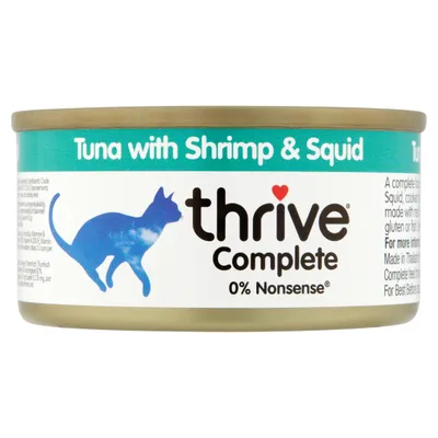 Thrive Complete lattina di cibo per gatti, gusto tonno con gamberetti e calamaro, 0% Nonsense. Con contorno di gatto blu sulla confezione. Thrive Complete lattina di cibo per gatti, gusto tonno con gamberetti e calamaro, 0% Nonsense. Con contorno di gatto blu sulla confezione.