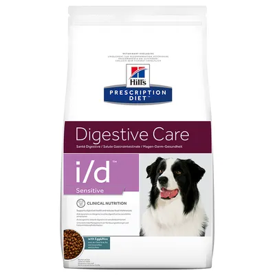Hill's Prescription Diet Digestive Care i/d Sensitive koiranruokapakkaus, kuvassa mustavalkoinen koira ja teksti 'with Egg & Rice'.