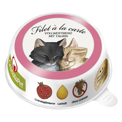 Vasetto GranataPet Filet à la carte, Vollwertmenü mit Taurin, illustrazione di due gatti, simboli: semi di melagrana, olio di salmone, senza cereali. Testo in tedesco.