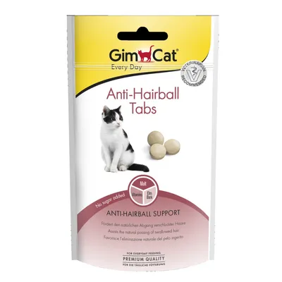 GimCat Anti-Hairball Tabs, balenie s obrázkom mačky a tabliet. Text: Malt, Vitamins, Elm Bark, No sugar added, Anti-Hairball Support, Veterinary recommended.