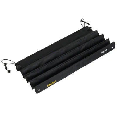 Covoraș rulant negru cu inscripție galbenă „Rollmat” și logo alb „foldamat.com”, pliabil cu curele de fixare.