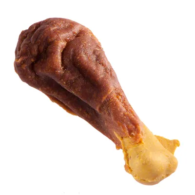 Snack ve tvaru kuřecího stehýnka, hnědá a žlutá barva, vhodné jako žvýkací snack.