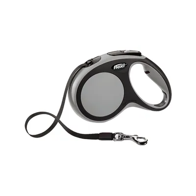 Guinzaglio avvolgibile Flexi nero e grigio con manico ergonomico, corda in tessuto nera e moschettone metallico visibile.