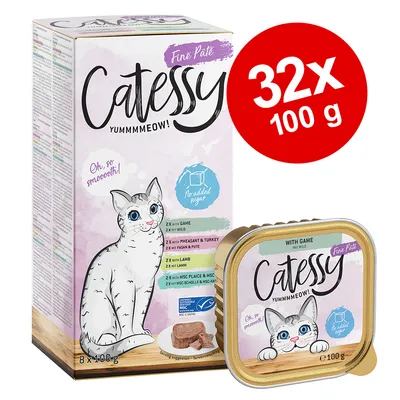 Catessy Fine Paté, 32x100g, Sorten: Wild, Fasan & Pute, Lamm, MSC-Scholle & Seelachs. Ohne Zuckerzusatz. Verpackung und Schale mit Katzenmotiv sichtbar.