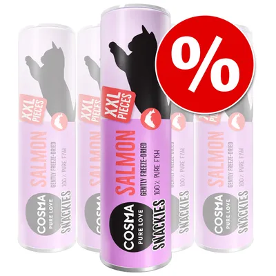 Промо пакет Cosma Snackies XXL Pieces Salmon, 100% Pure Fish, Gently Freeze-Dried. Видими са няколко опаковки с надпис и голям червен символ за процент.