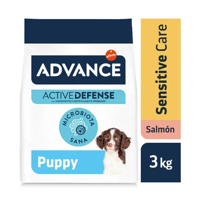 Advance Active Defense Puppy Sensitive Care Salmón, Microbiota Sana, 3 kg. Imagen de cachorro en el envase. Texto en inglés y español visible.