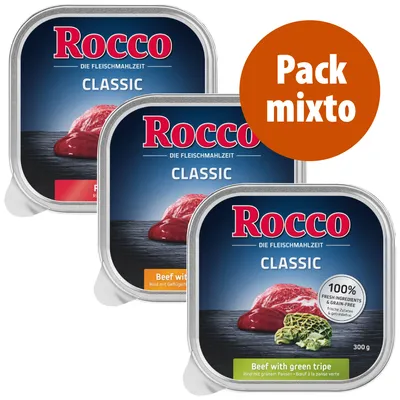 Latas de comida para perros Rocco Classic, variedades Beef with green tripe y otras. Etiqueta: 100% fresh ingredients & grain-free. Círculo naranja con texto: Pack mixto.