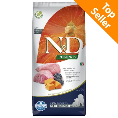 Farmina N&D Pumpkin Puppy Medium & Maxi, ricetta agnello, zucca e mirtillo. Scritta Top Seller in alto a destra. Immagini di carne, zucca e mirtilli sulla confezione.
