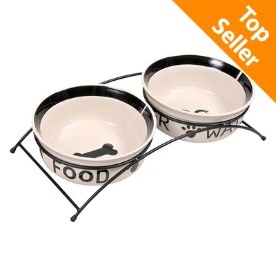 Due ciotole in ceramica con supporto in metallo, una con scritta FOOD e osso nero, l'altra con scritta WATER e impronta nera. Etichetta arancione: Top Seller.