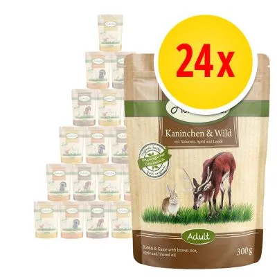 Multipack med 24 påsar hundmat, varav en synlig förpackning märkt 'Kaninchen & Wild', Adult, 300 g. Bild på kanin och hjort på framsidan. Synligt sigill: 'naturliga råvaror'.
