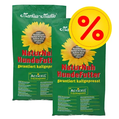 Dos sacos de Markus Mühle NaturNah Hundefutter, texto visible: 'garantiert kaltgepresst', 'mit Acticell Fruchtepower'. Símbolo de porcentaje en círculo amarillo indica oferta o descuento.