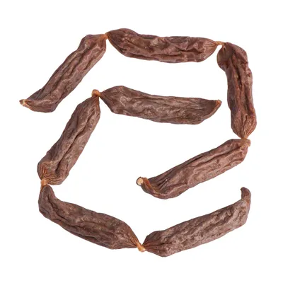 Kuivatut ruskeat lihamakkarat, yhdistetty ketjuksi. Sopii lemmikkien välipalaksi tai palkkioksi.