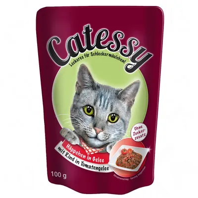 Catessy Häppchen in Gelee mit Rind in Tomatengelee, 100 g. Ilman lisättyä sokeria. Kissaruokapakkaus, jossa harmaa kissa ja annoskuva ruuasta.