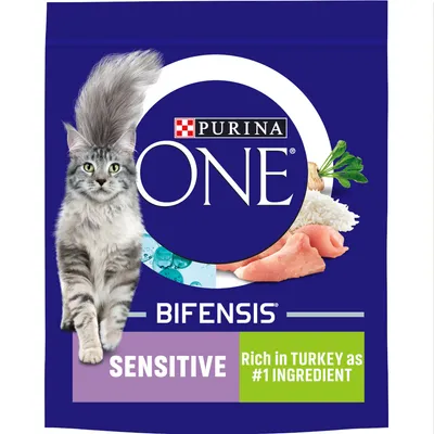 Purina One Bifensis Sensitive, rich in turkey as number one ingredient. Image shows a cat, turkey pieces, rice and greens on the packaging.