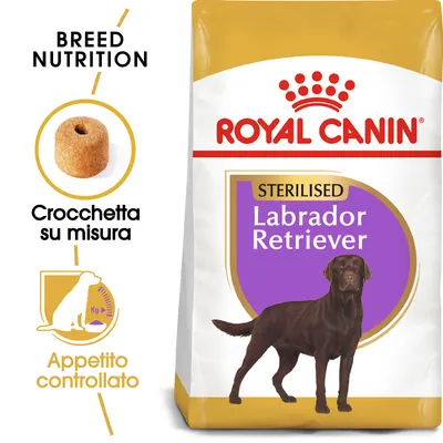 Royal Canin Sterilised Labrador Retriever, crocchetta su misura, appetito controllato. Immagine di confezione con cane Labrador marrone e testo visibile in italiano e inglese.