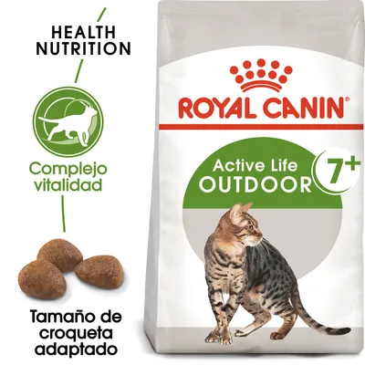 Royal Canin Active Life Outdoor 7+, croquetas para gatos mayores de 7 años. Texto visible: Health Nutrition, Complejo vitalidad, Tamaño de croqueta adaptado.