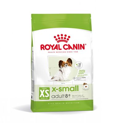 Royal Canin x-small adult 8+ hondenvoer, geschikt voor honden tot 4 kg, afbeelding van kleine hond op de verpakking, tekst: healthy immune system, optimal vitality support.