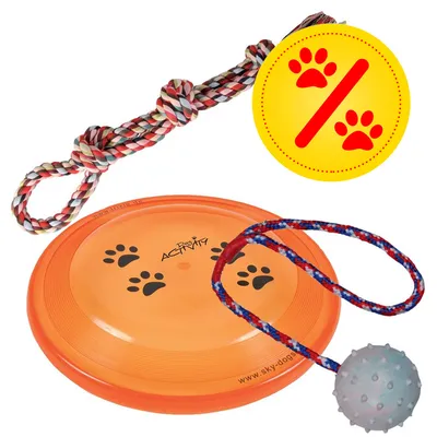 Set aus geflochtenem Tau-Spielzeug, orangefarbener Frisbee mit Pfotenabdrücken und Ball am Seil. Gelbes Rabattzeichen mit roten Pfoten und Prozent-Symbol sichtbar.