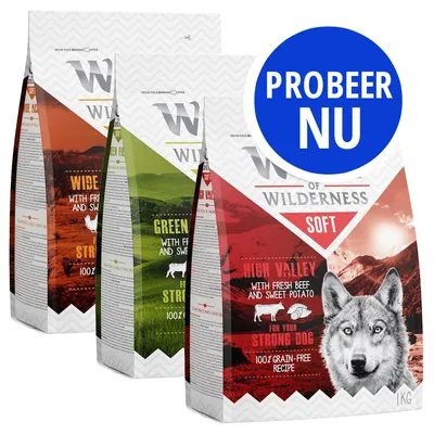 Drie zakken Wolf of Wilderness Soft hondenvoer, varianten High Valley, Green Fields en Wide Acres. Tekst op blauwe cirkel: Probeer nu.