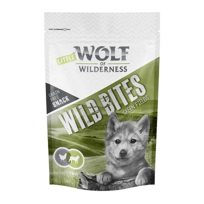 Wolf of Wilderness Little Wild Bites Green Fields, χωρίς σιτηρά σνακ για σκύλους με αρνί. Συσκευασία με πράσινο τοπίο.