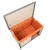 Holzbox mit aufklappbarem Deckel, orange gepolstertem Innenraum und seitlichem Eingang. Geeignet für Aufbewahrung oder Haustierunterkunft.