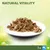 Natural Vitality. Mokra karma na białym talerzu, odpowiednia dla kotów i psów od 1 roku. Kurczak jako główny składnik.