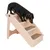 Hund auf einer beige Kunststofftreppe mit drei Stufen und Teppichauflagen, geeignet für den Zugang zu höheren Flächen.