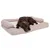 Chien marron allongé sur un grand coussin rectangulaire beige à rebords, surface centrale blanche, tissu aspect doux. Aucun texte ou marque visible.