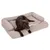 Grand chien marron allongé sur un grand coussin rectangulaire beige à rebords, tissu aspect doux. Aucun texte ou marque visible.
