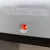 Closer Pets, voyant lumineux rouge allumé sur un appareil en plastique blanc