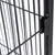 Close-up van een zwart metalen rooster met stevige verbinding en gestructureerd oppervlak.