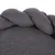 Flätad grå textil med mjuk stoppning, detaljbild av en husdjursprodukt.