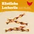Köstliche Leckerlis mit Huhn. Gedrehte Snacks aus Hühnchenfleisch, ideal als Belohnung für Haustiere.