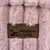 Modern Living Logo auf rosa, flauschigem Material.