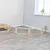 Recinto in legno con pareti a griglia trasparenti, adatto per interni. Recinto rettangolare su pavimento in laminato grigio vicino a una finestra.