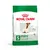 Royal Canin mini adult 8+ tamaño S hasta 10 kg, mantenimiento del peso y vitalidad óptima. Imagen de perro pequeño en el envase. Texto en inglés y francés visible.