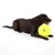 Brun hund ligger ved siden af en stor gul tennisbold med teksten T2K.
