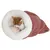 Chat roux et blanc allongé dans un tunnel ou sac de couchage en tissu rose à intérieur blanc, texture côtelée visible. Étiquette noire sur le côté du produit.