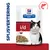 Hill's Prescription Diet i/d, afbeelding van een zwart-witte kat, schaal met voer, tekst: SPIJSVERTERING, symbool van een vis rechtsboven. Hill's Prescription Diet i/d, afbeelding van een zwart-witte kat, schaal met voer, tekst: SPIJSVERTERING, symbool van een vis rechtsboven.