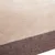 Gros plan sur deux matières visibles : tissu beige doux en haut et tissu brun tissé en bas, probablement partie d’un coussin ou lit pour animal. Aucun logo ni texte visible.