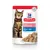 Sachet Hill’s Science Plan Light Adult 1-6, morceaux en sauce, poisson de l’océan, image d’un chat tigré et assiette de nourriture visibles sur l’emballage.