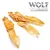 Friandises séchées en forme d’oreilles, marque Wolf of Wilderness visible en haut à droite de l’image.