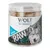 Bøtte med Wolf of Wilderness RAW Salmon Fillet frysetørret snack. Tekst på emballagen: 'FREEZE-DRIED SNACK', 'RAW', 'SALMON FILLET'. Synlige ternede snacks indeni bøtten.