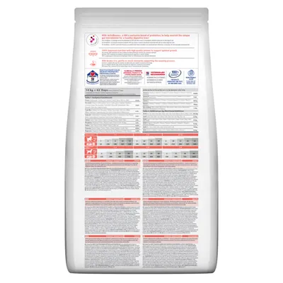 Hrbtna stran vreče za hrano s tabelami analitskih sestavin, priporočil za hranjenje in podatkov o dodatkih.