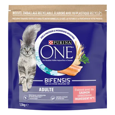 Purina ONE Bifensis Adulte, 1,5 kg. Informacja: opakowanie z recyklingu, główny składnik łosoś. Widoczny kot, łosoś, zboże, tekst po francusku.